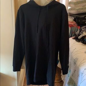 Sporty dress with long sleeves and hood